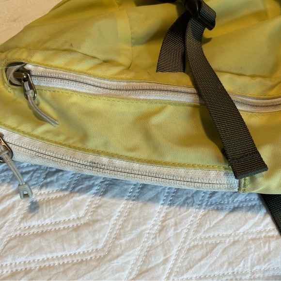 Patagonia Bag Atom 8L Yellow Sling Waist Snap Cross Body Backpack - Picture 6 of 9